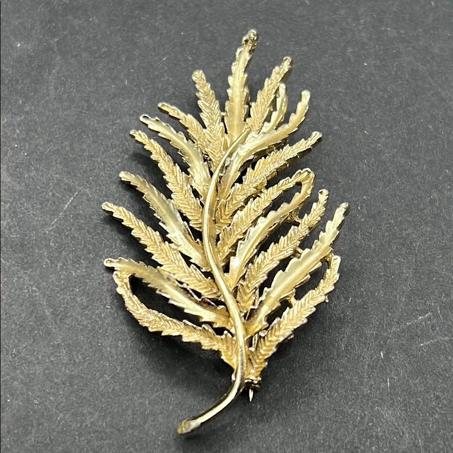 Vintage Bsk Big Leaf Brooch 16$